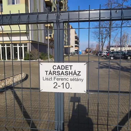 Cadetlux Apartman *